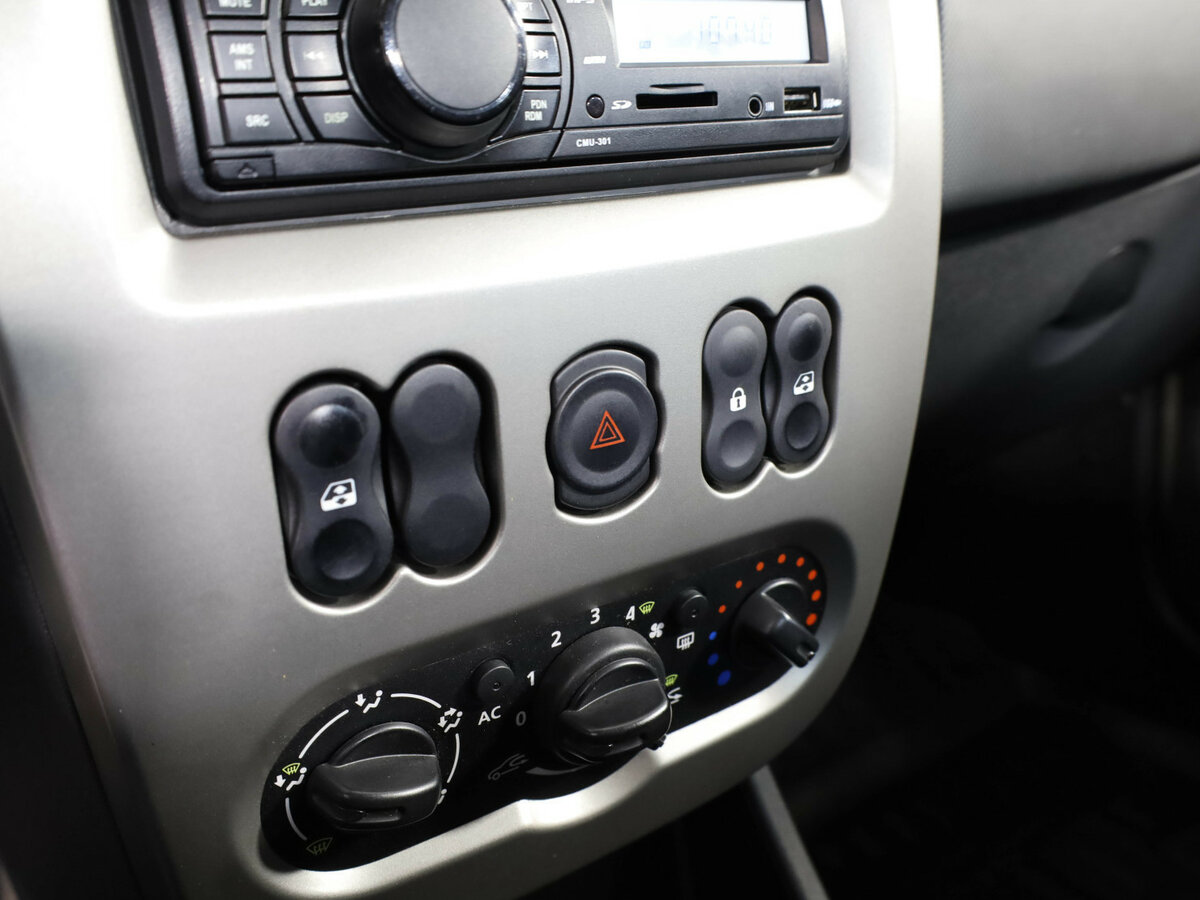 Renault Logan с пробегом — 2015 год. Фото: #12