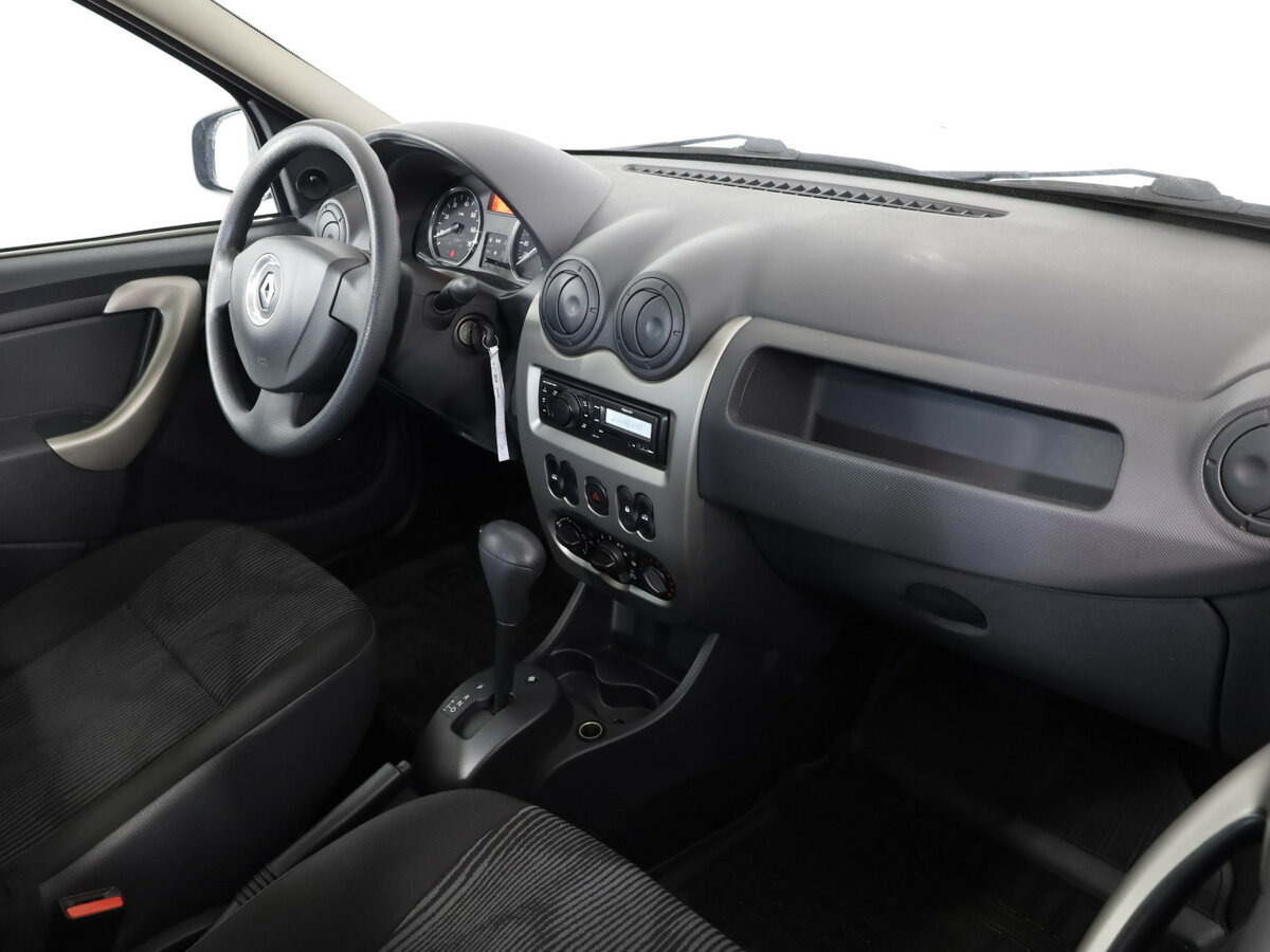 Renault Logan с пробегом — 2015 год. Фото: #14