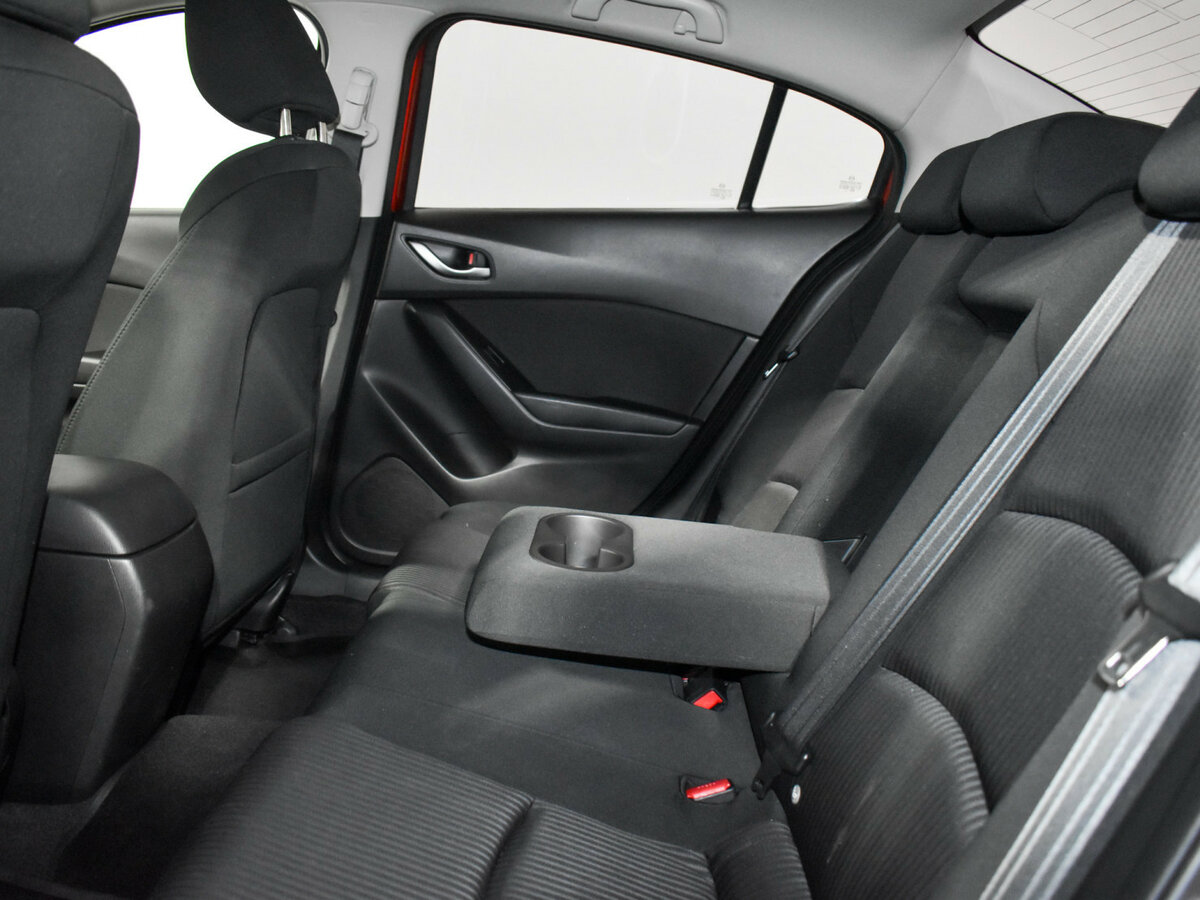 Mazda 3 с пробегом — 2013 год. Фото: #10