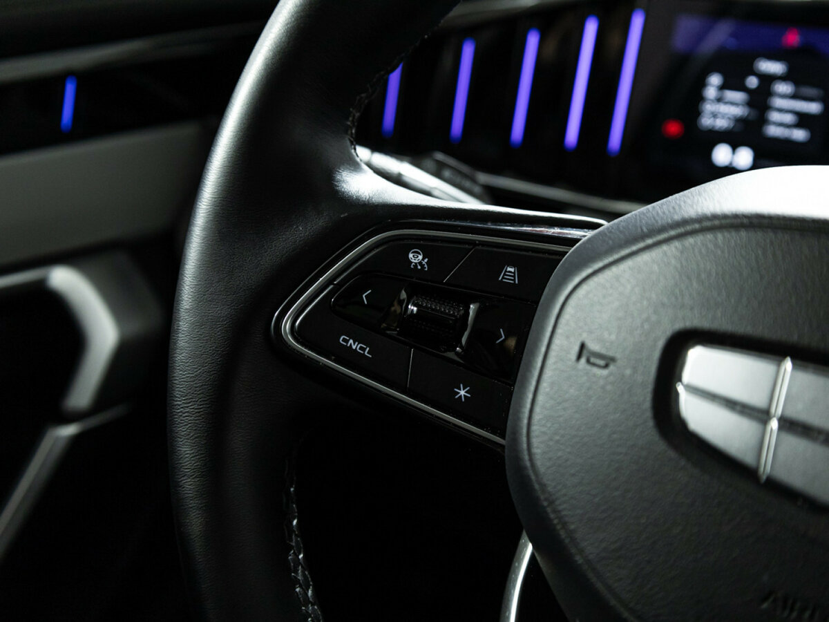 Geely Atlas с пробегом — 2024 год. Фото: #18