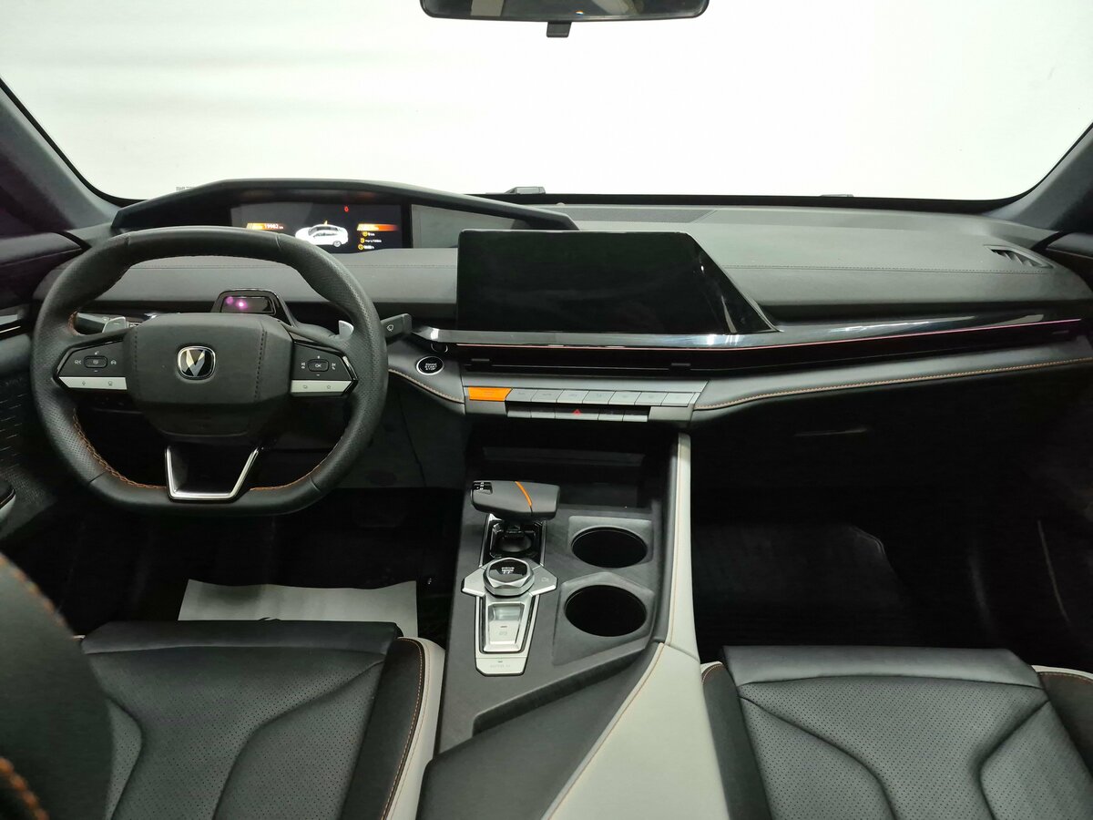 Changan UNI-V с пробегом — 2024 год. Фото: #9