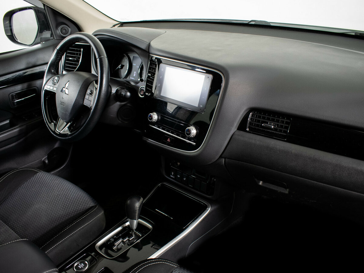 Mitsubishi Outlander с пробегом — 2021 год. Фото: #9