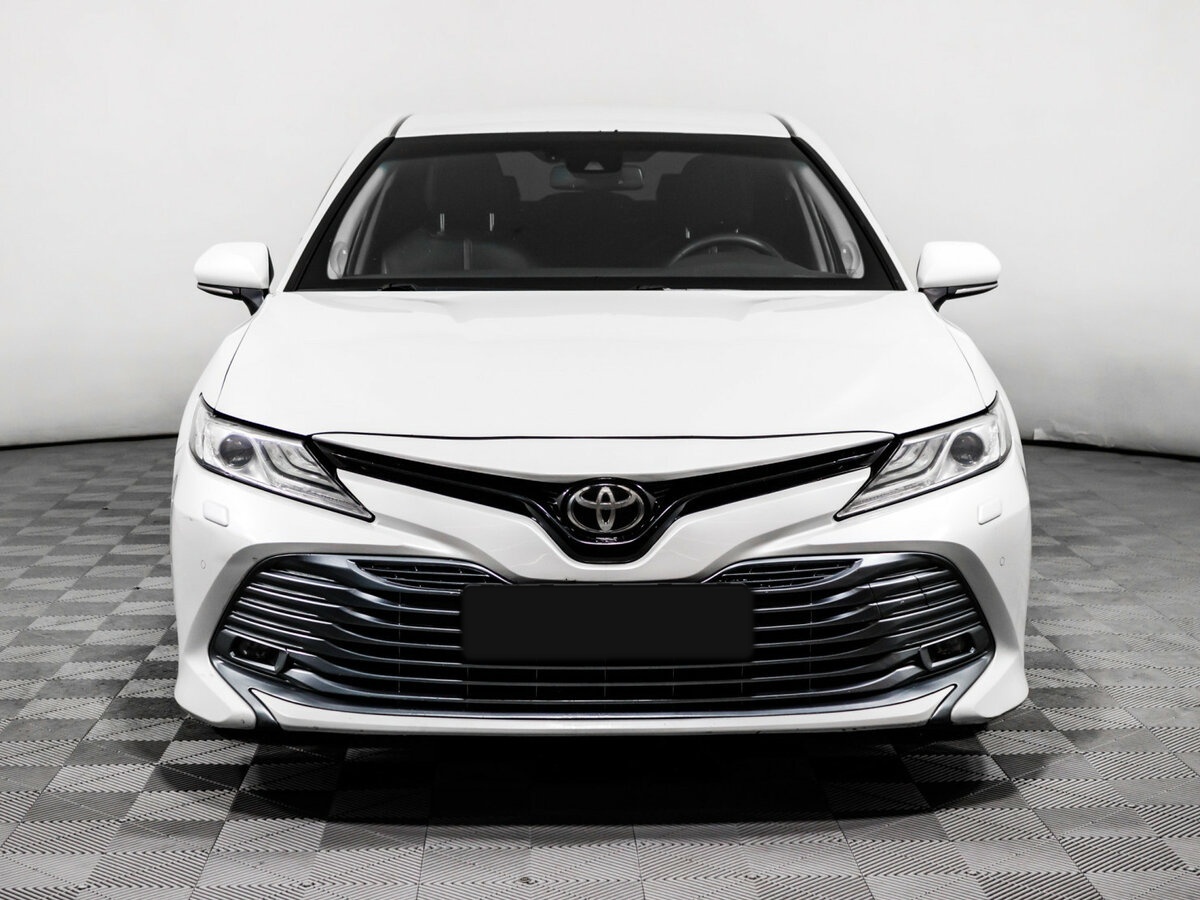 Toyota Camry с пробегом — 2019 год. Фото: #1