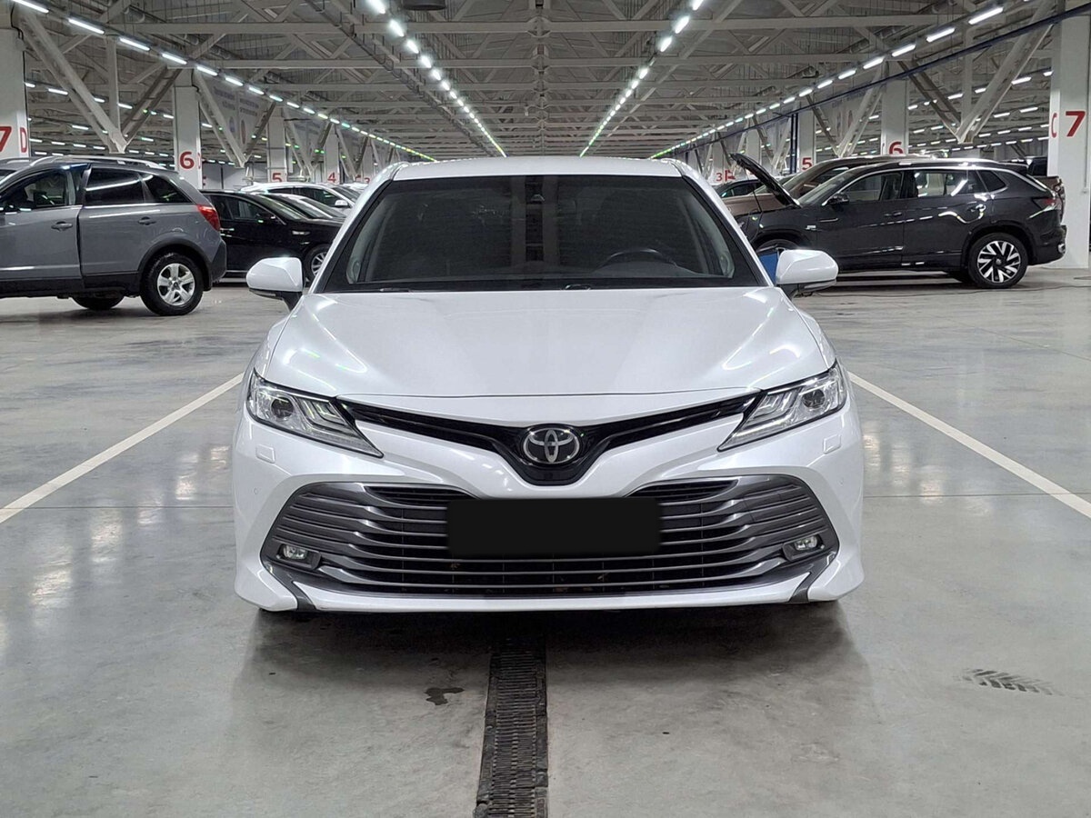Toyota Camry с пробегом — 2020 год. Фото: #1