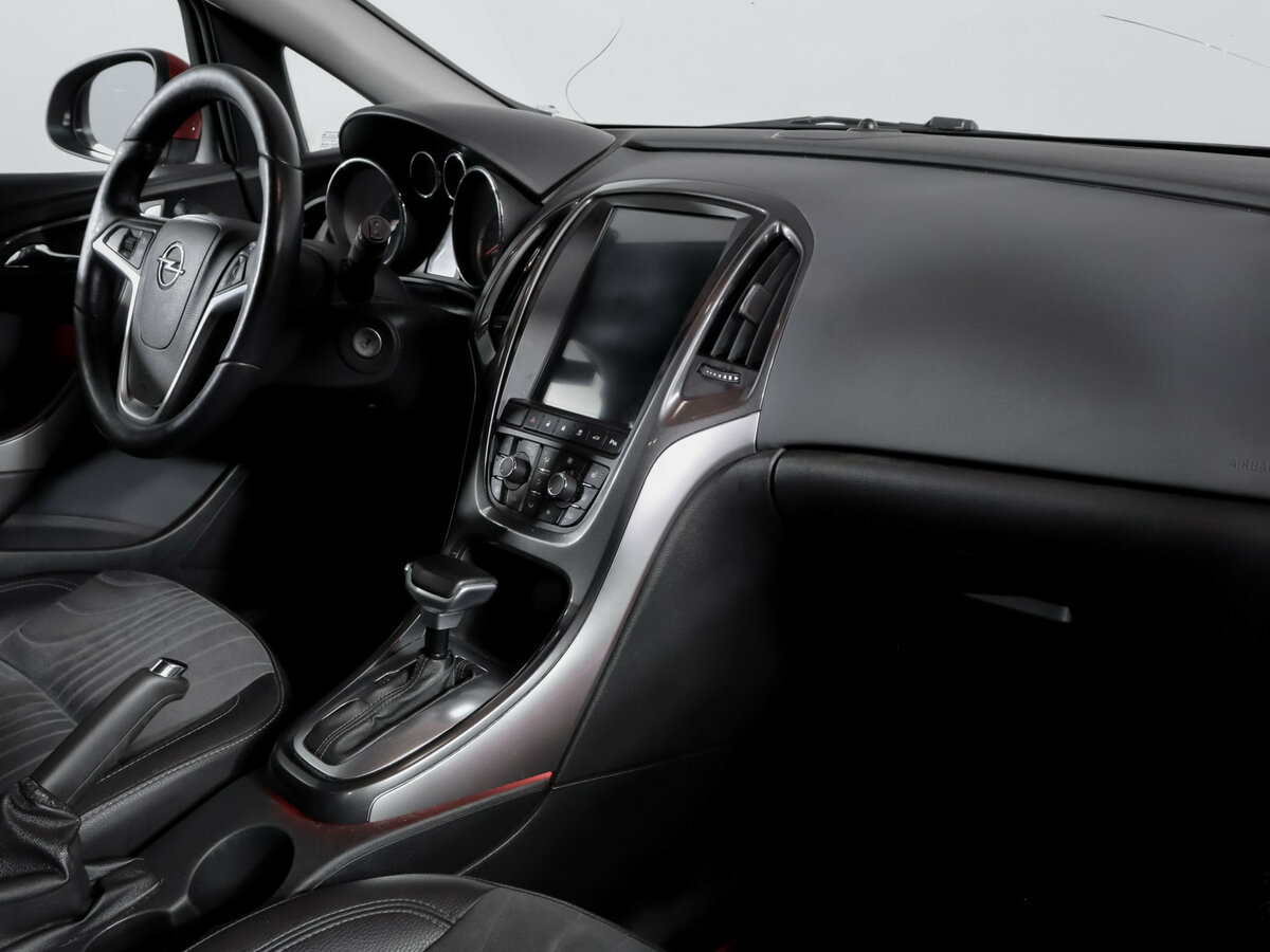 Opel Astra с пробегом — 2013 год. Фото: #6