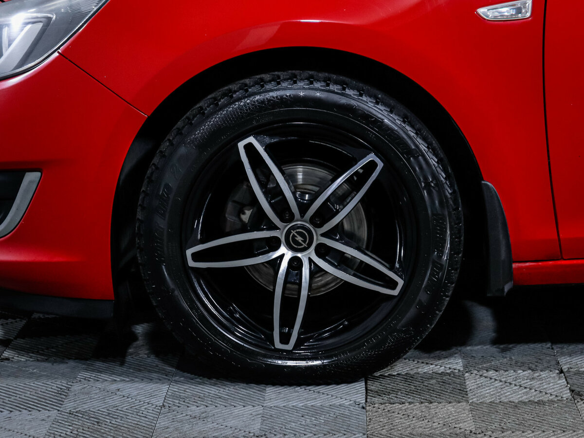 Opel Astra с пробегом — 2013 год. Фото: #12