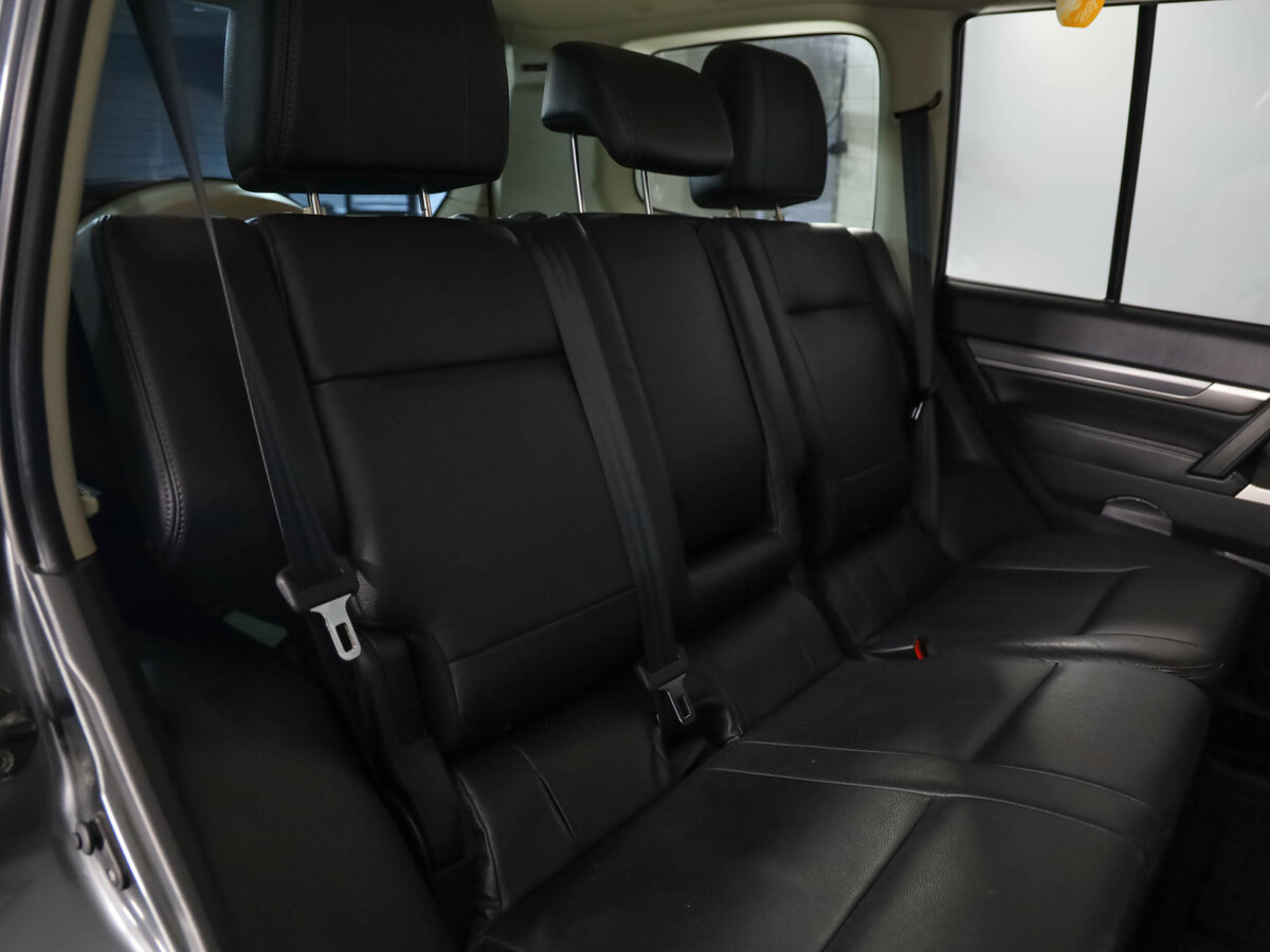 Mitsubishi Pajero с пробегом — 2015 год. Фото: #18