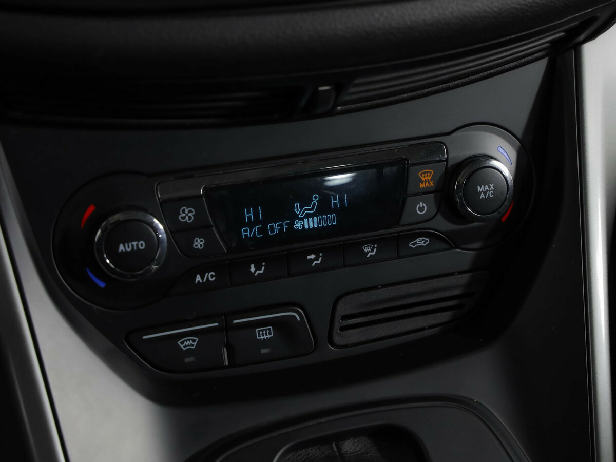 Ford Kuga с пробегом — 2015 год. Фото: #18