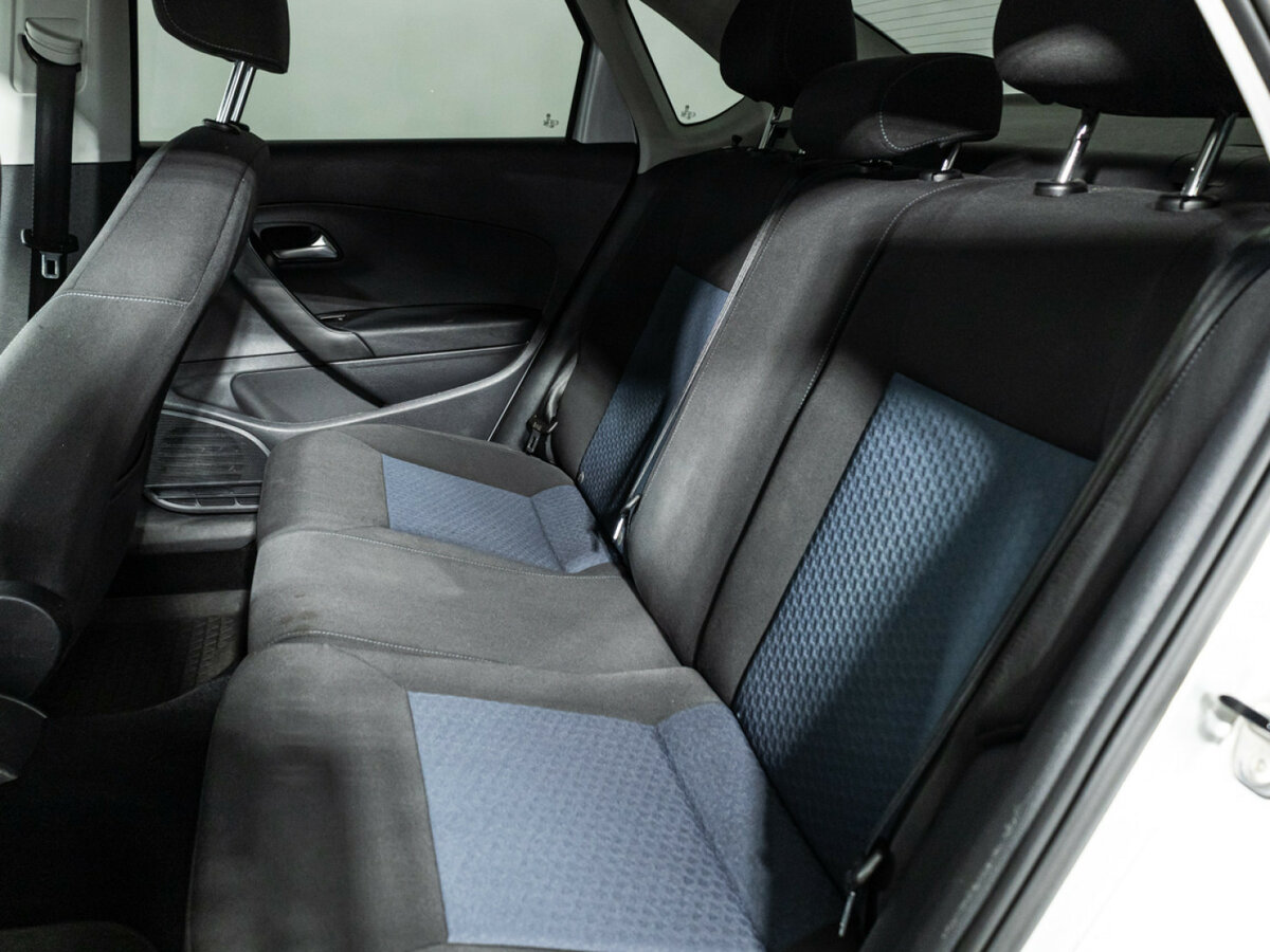 Volkswagen Polo с пробегом — 2013 год. Фото: #9