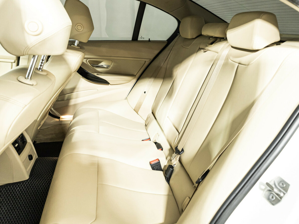 BMW 3 серии с пробегом — 2015 год. Фото: #9