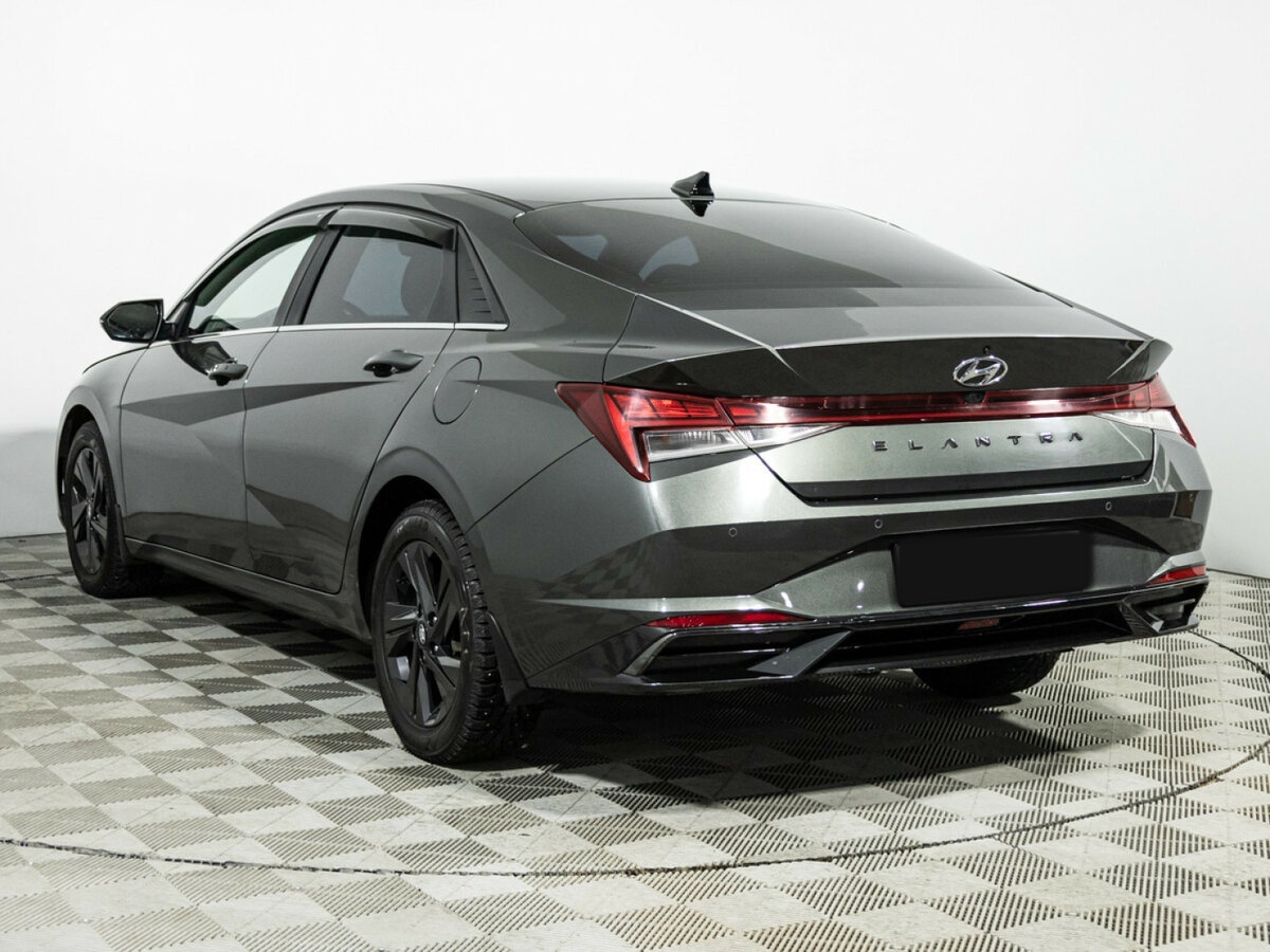 Hyundai Elantra с пробегом — 2022 год. Фото: #6