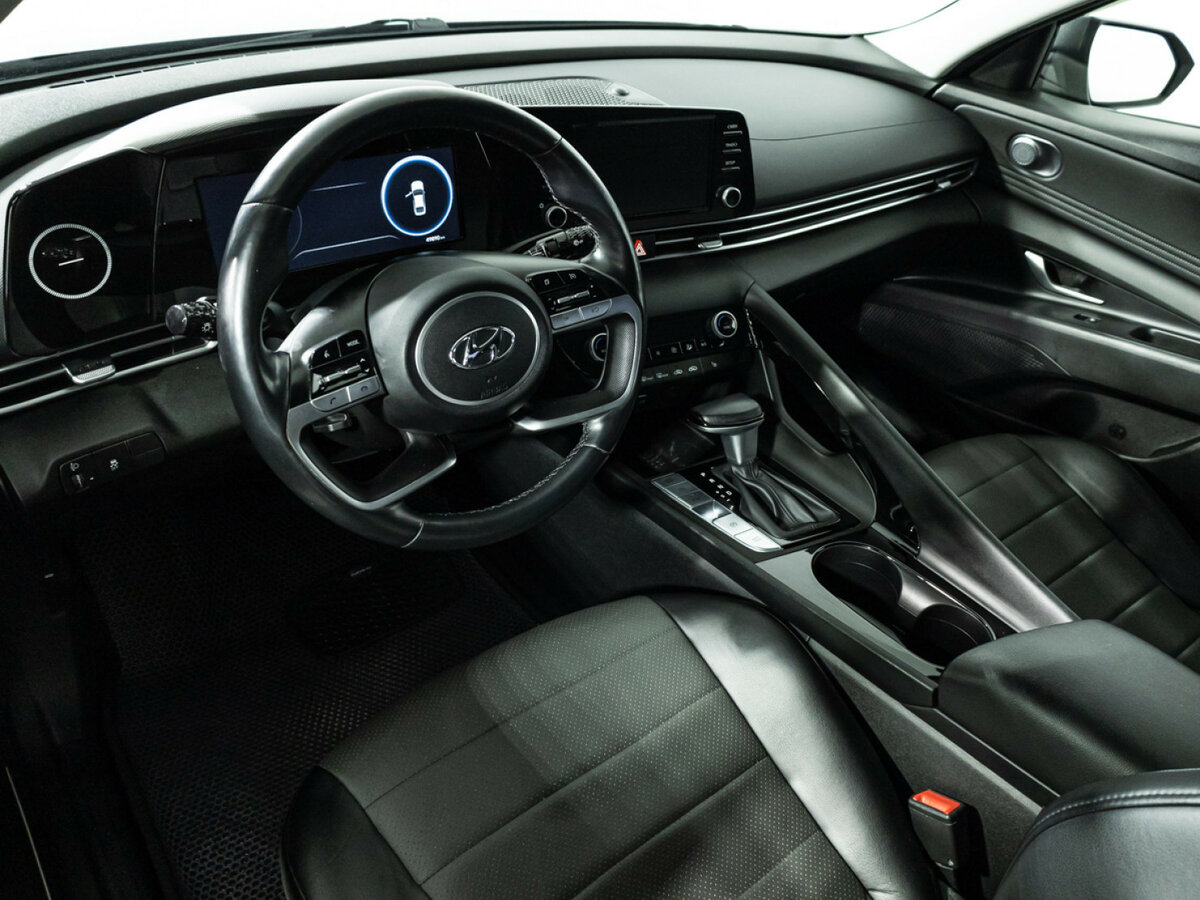 Hyundai Elantra с пробегом — 2022 год. Фото: #10