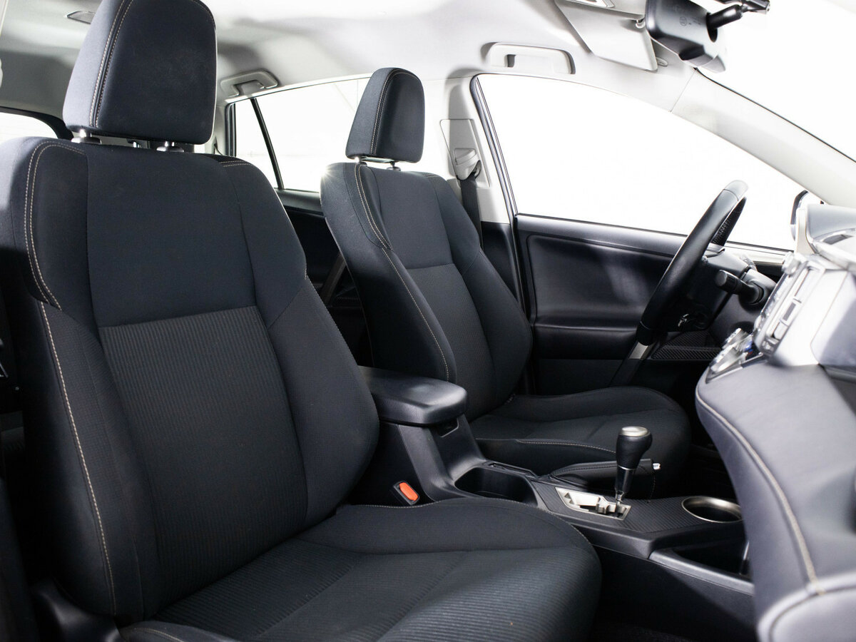 Toyota RAV4 с пробегом — 2013 год. Фото: #13