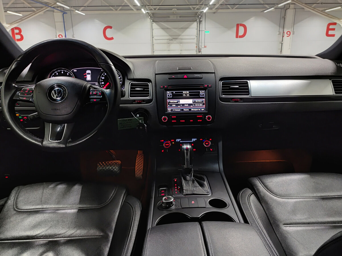 Volkswagen Touareg с пробегом — 2012 год. Фото: #13