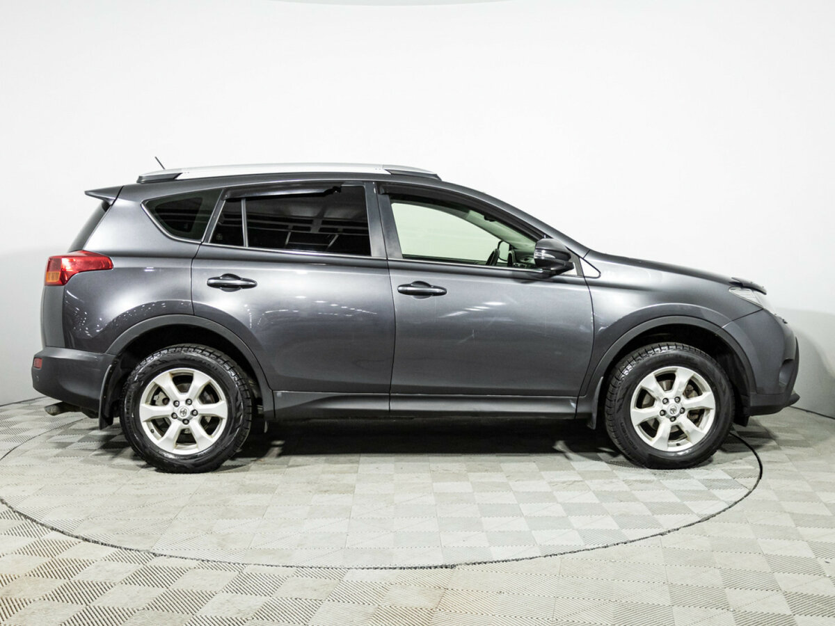 Toyota RAV4 с пробегом — 2014 год. Фото: #3
