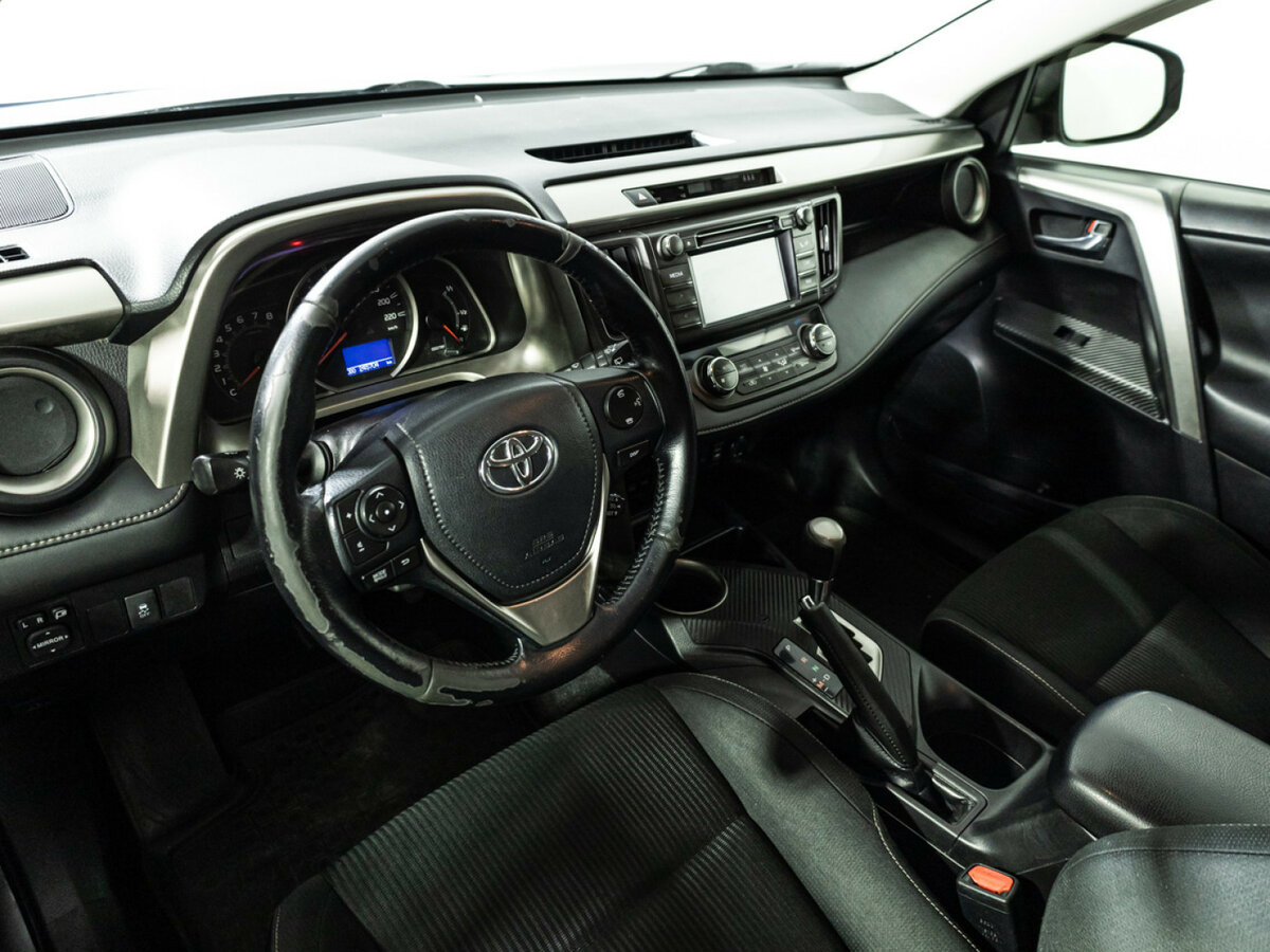 Toyota RAV4 с пробегом — 2014 год. Фото: #10