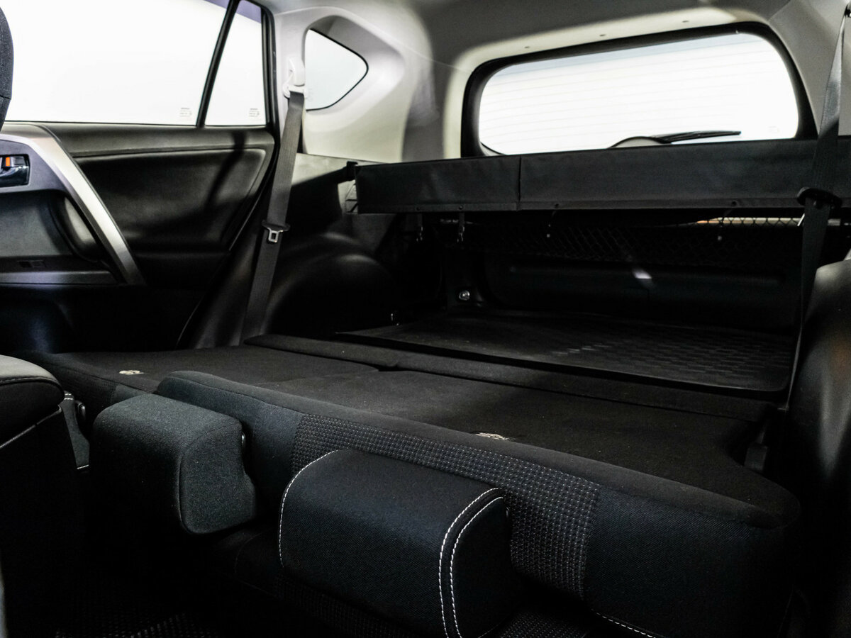 Toyota RAV4 с пробегом — 2018 год. Фото: #20