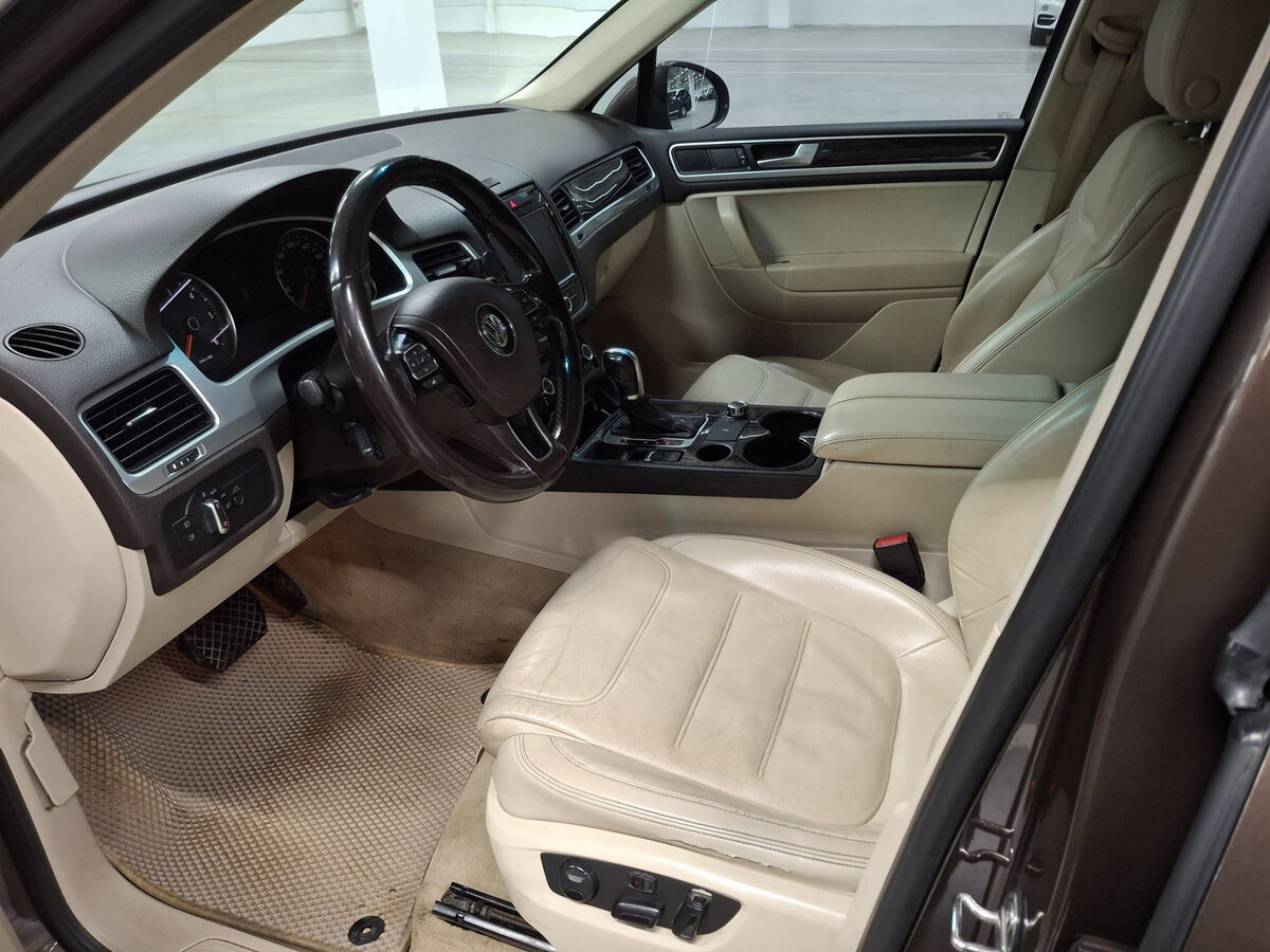 Volkswagen Touareg с пробегом — 2013 год. Фото: #15