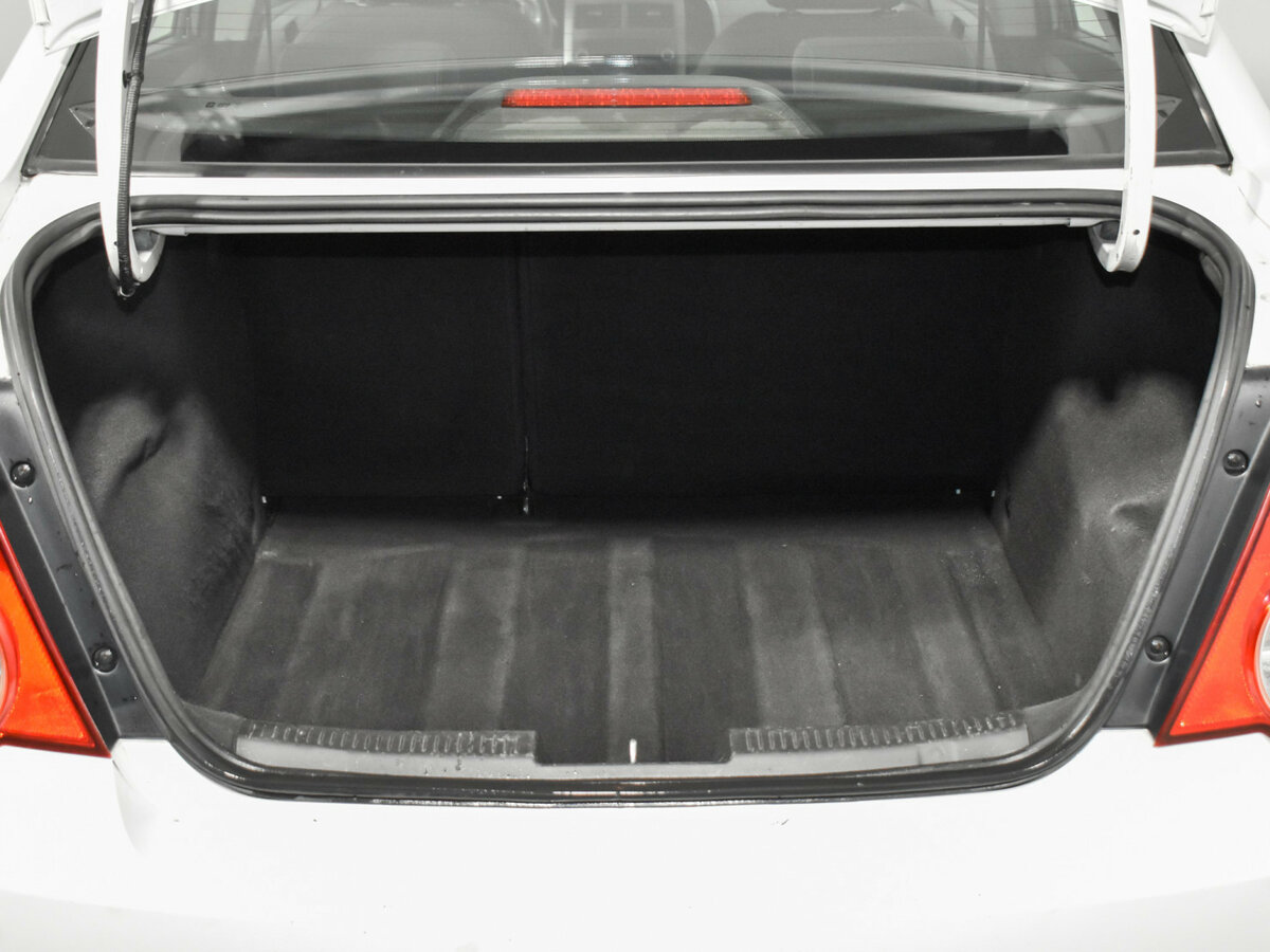 Chevrolet Aveo с пробегом — 2014 год. Фото: #16