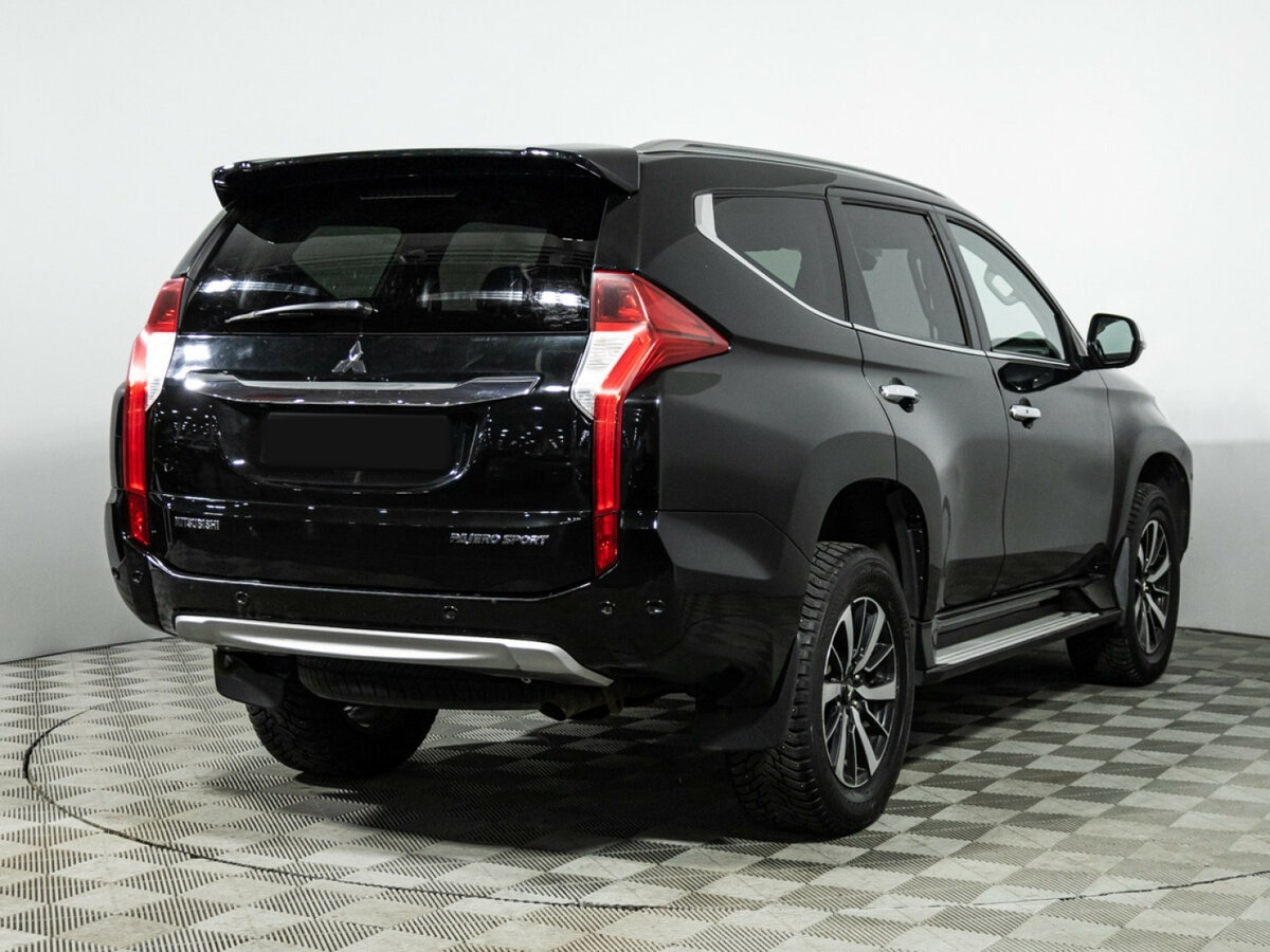 Mitsubishi Pajero Sport с пробегом — 2017 год. Фото: #3